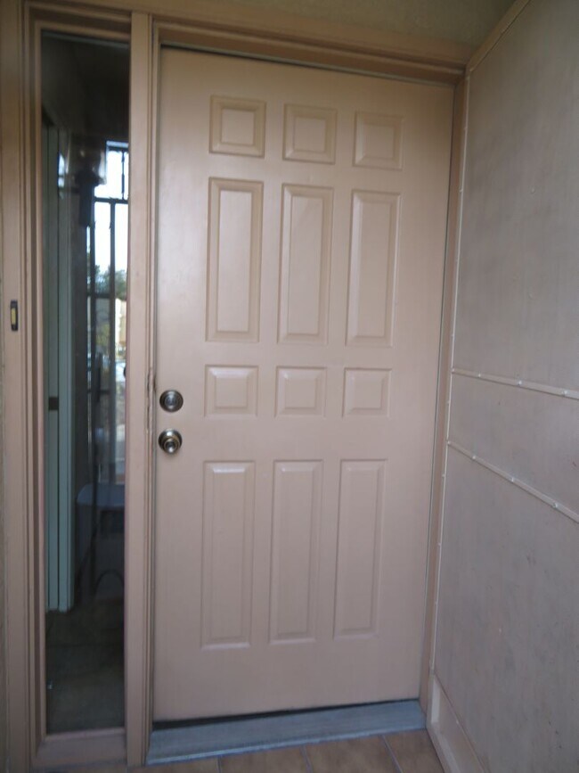 Building Photo - CLEAN LARGE 2 Bedroom, 2 Bath Home for Rent