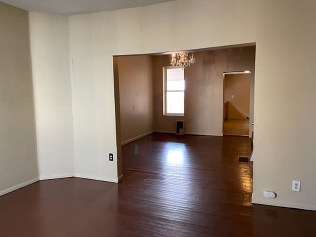 Building Photo - 623 Dauphin St