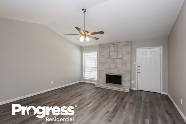 Building Photo - 4210 Glen Hollow Cir
