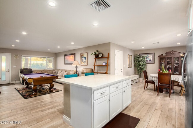 Building Photo - 1010 S Hardy Dr