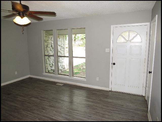 Foto del edificio - 1020 Towering Oaks Dr