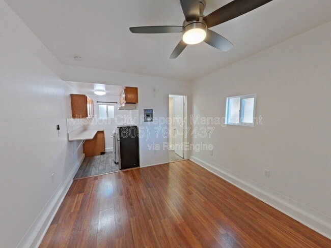 Building Photo - 916 San Andres St