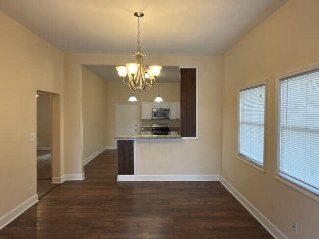 Foto del edificio - 2528 W St John St