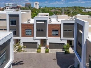 Building Photo - 221 Cosmopolitan Ct