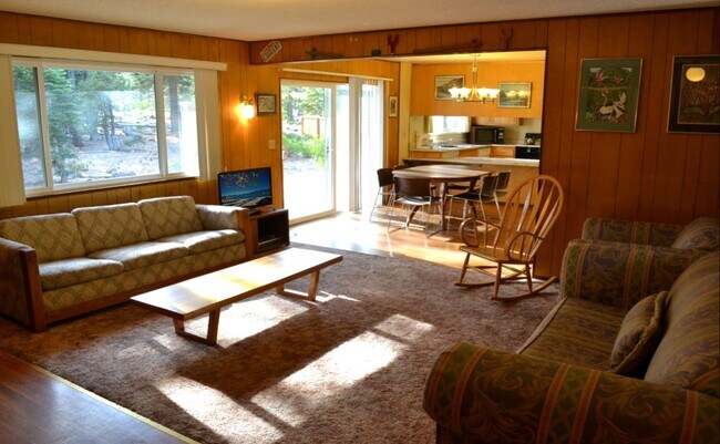 Building Photo - Quiet 3Bd home avail. for a 3-6 month seas...