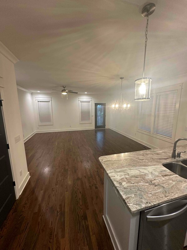 Foto del edificio - 2708 Batavia St