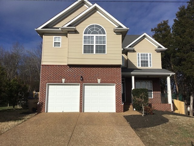 Foto principal - 812 Royal Oaks Drive