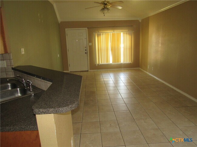 Foto del edificio - 4301 Elms Run Cir