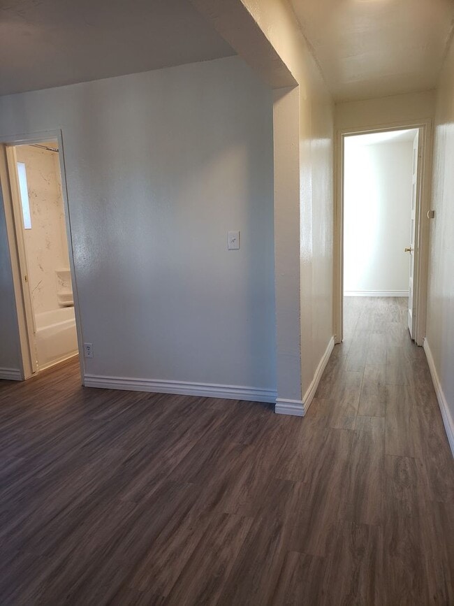 Foto del edificio - El Cajon: 1 Bedroom Cottage with HUGE Yard...