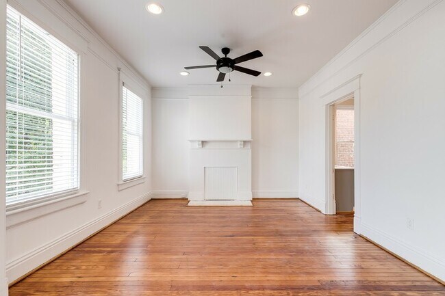 Foto del edificio - 3311 E Marshall St