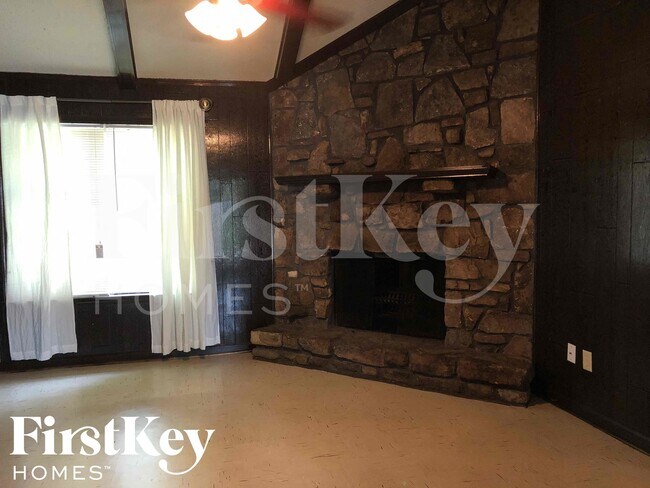 Building Photo - 4335 Sunnyslope Dr
