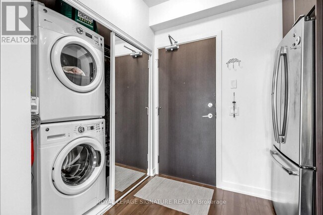 Photo du bâtiment - 10 Park Lawn Rd