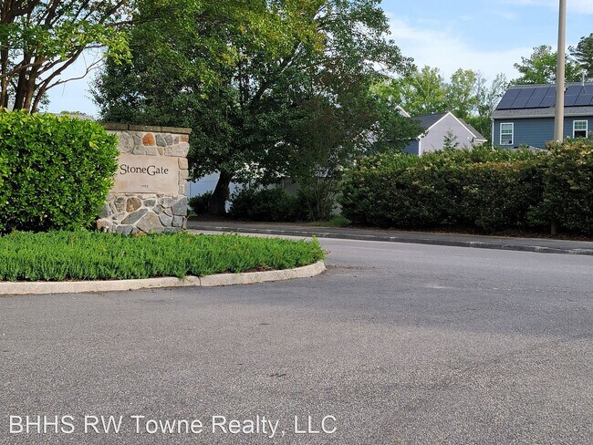 Foto del edificio - 4 br, 2.5 bath House - 1110 Carriage Court