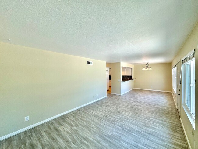 Building Photo - Great 2B/1.5BA Condo in Carlsbad!