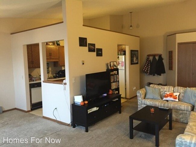 Building Photo - 2 br, 1 bath House - 14827 Endicott Way #314