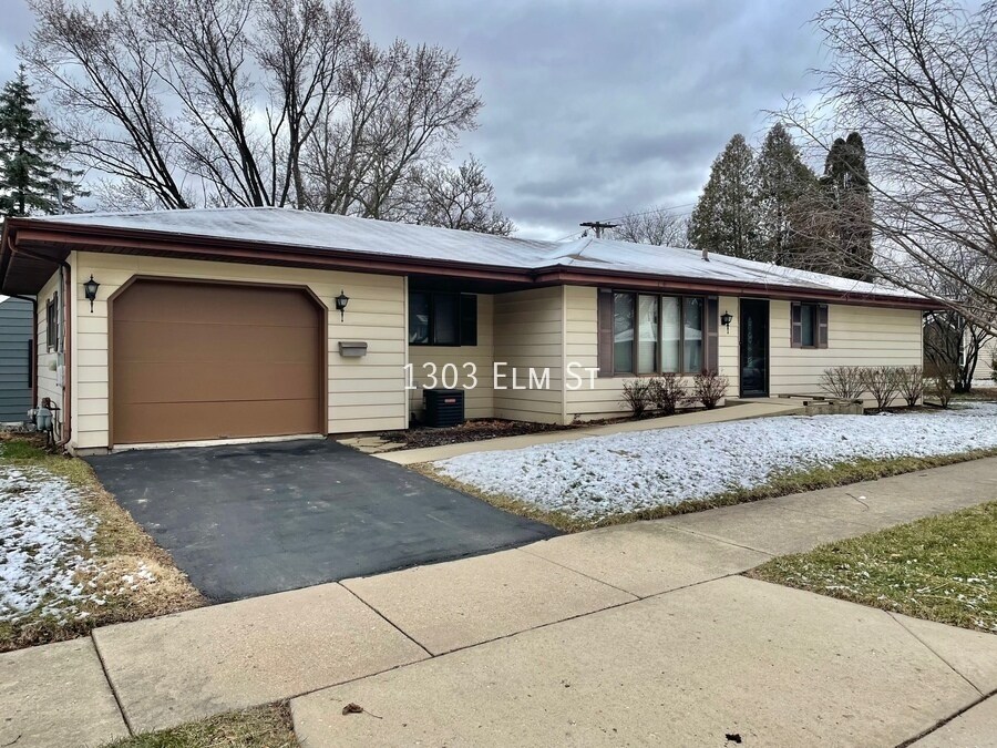 1303 S Elm St, St. Charles, IL 60174 House Rental in St. Charles, IL
