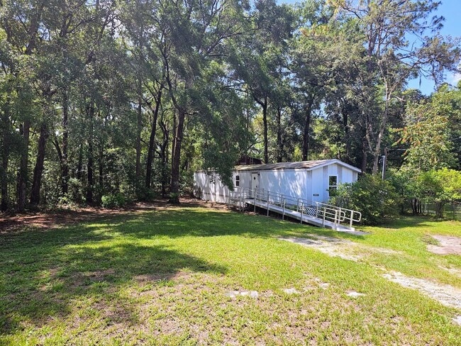 Building Photo - Charming 2 Bed, 2 Bath Mobile Home in a Qu...