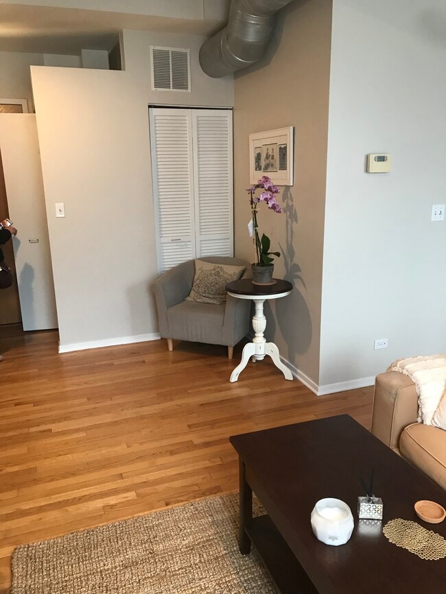 Extra Nook and Utility Closet - 811 S Lytle St