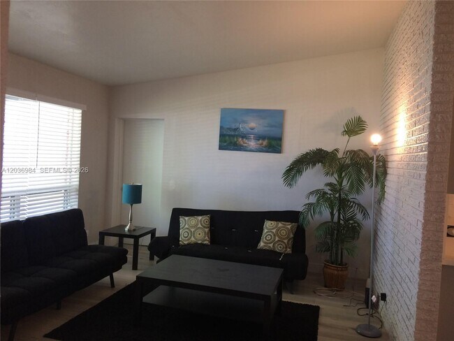 Foto del edificio - 621 SW 64th Way