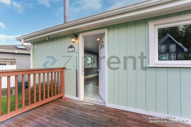 Building Photo - 1434 Madrona Ave