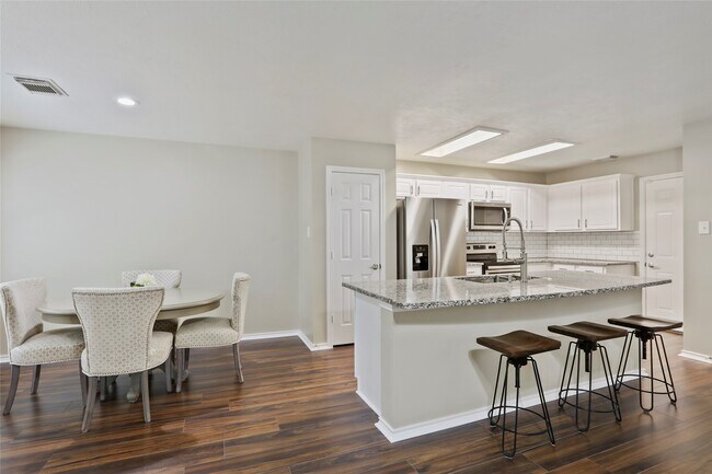 Foto del edificio - 134 S Walden Elms Cir