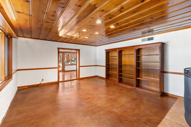 Building Photo - 809 Lazy Ln