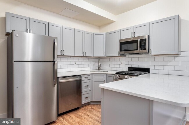 Foto del edificio - 417 FAIRMOUNT Ave