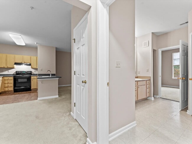 Building Photo - 704 Bristol Village Dr