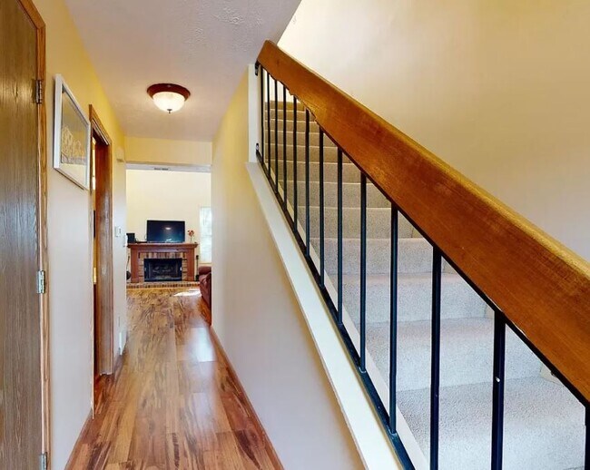 Building Photo - 2702 Dartmouth Dr