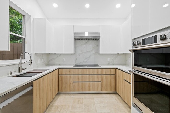 Building Photo - 2480 NW 66th Dr