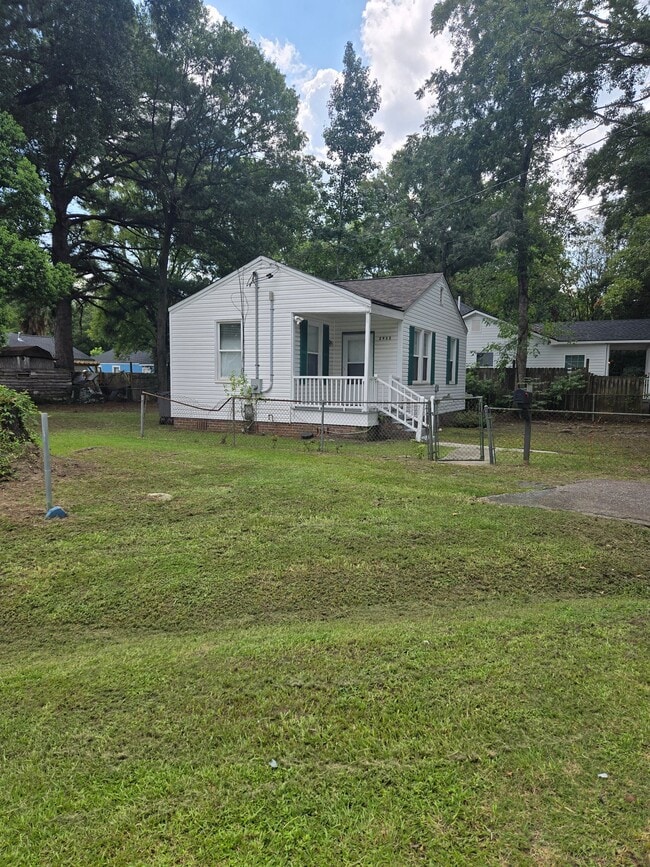 Building Photo - 2932 Alabama Dr