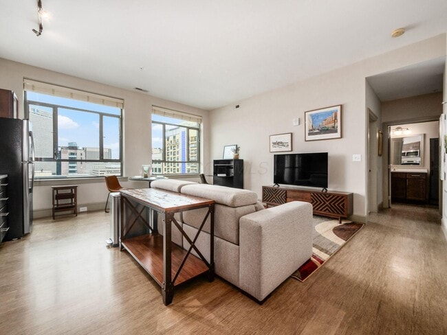 Building Photo - 51 N High St