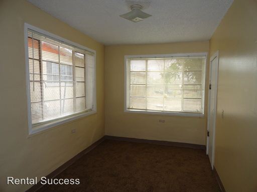 Building Photo - 127 Presa Pl