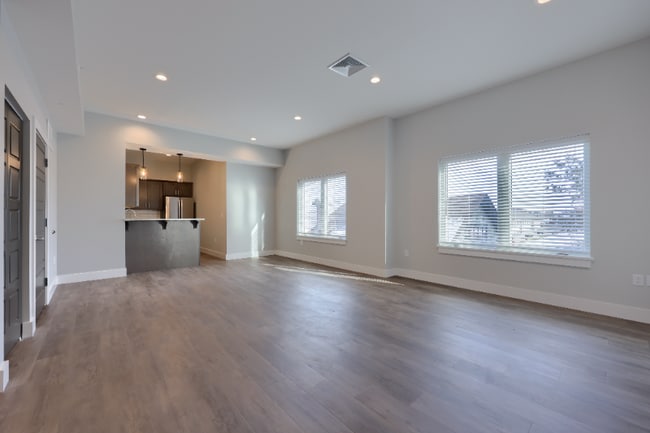 Building Photo - 117 W Main St