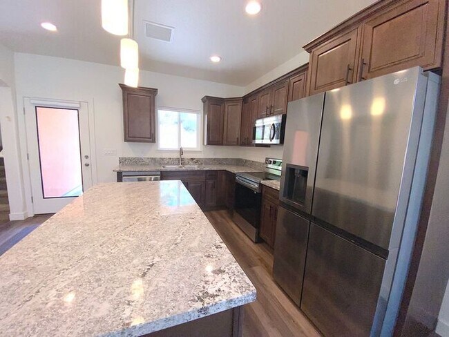 Foto del edificio - Built 2023! NW Reno 3 Bedroom House - Downstairs Masterbedroom/Masterbath