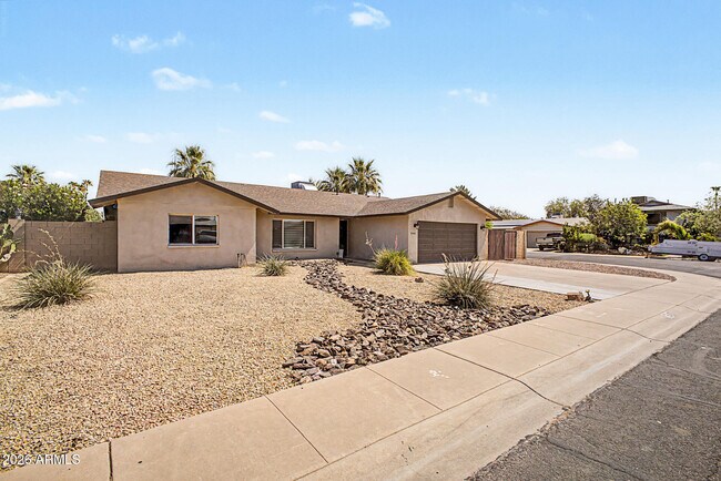 Building Photo - 1340 E Donner Dr
