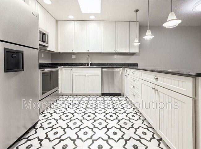 Building Photo - 892 Claydon Way