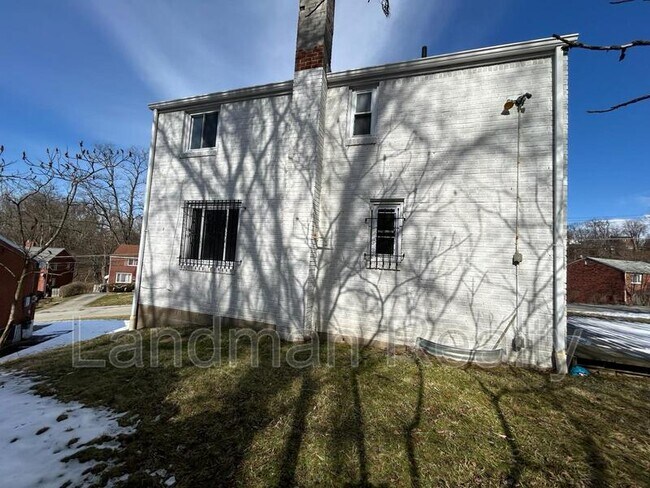 Foto del edificio - 464 Elias Dr