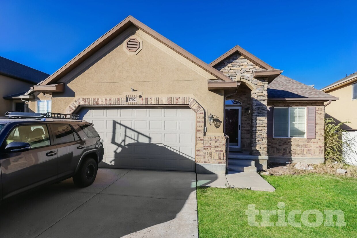 Primary Photo - 4702 Homeland Dr