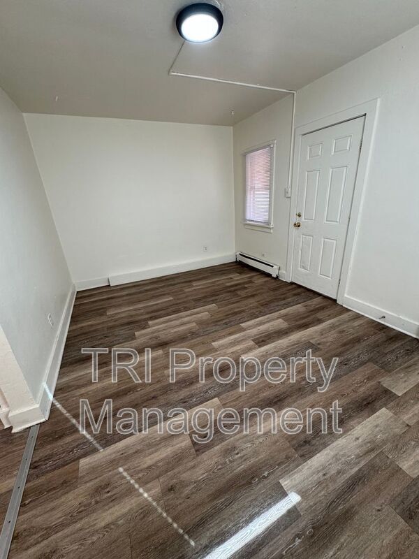 Building Photo - 1615 8th Ave