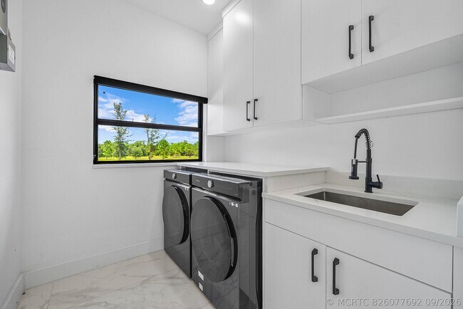 Foto del edificio - 641 Marshall Rd