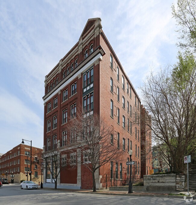 Building Photo - 523 W 12th St