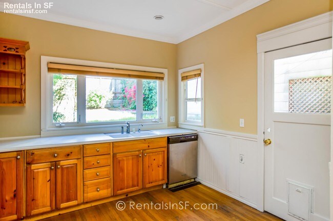 Building Photo - 1420 Taraval St