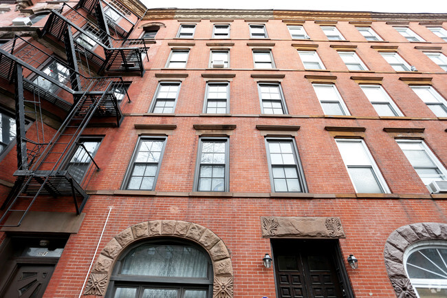 Building Photo - 532 Henry St