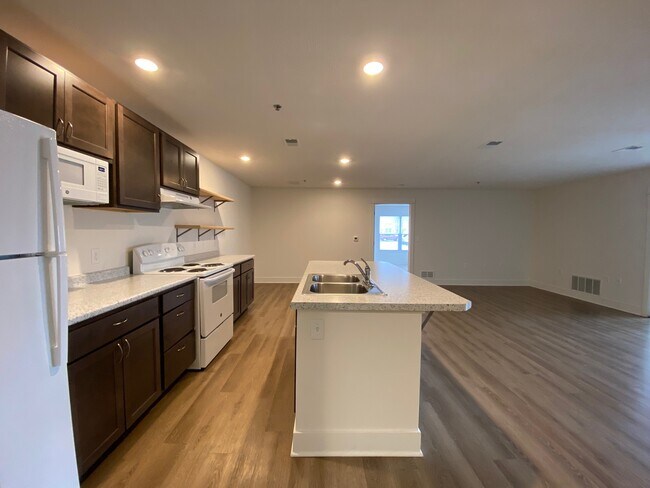 Urban Kitchen - Bayberry Pointe Apartments