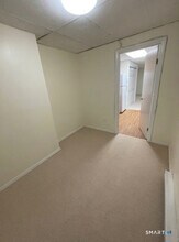 Building Photo - 106 Woodside Green