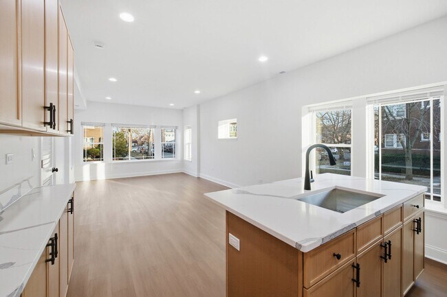 Building Photo - 1942 Elmwood Ave