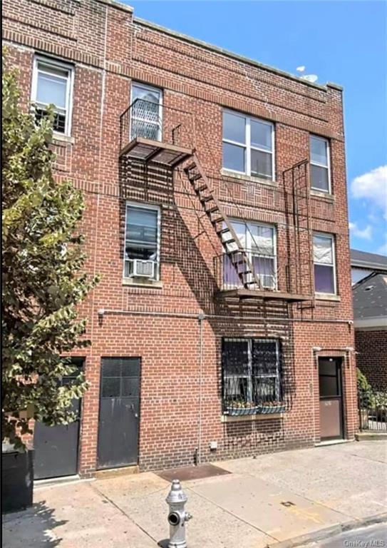 Primary Photo - 707 E 189th St