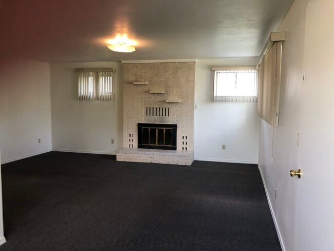 Building Photo - 331 NW Cleveland St