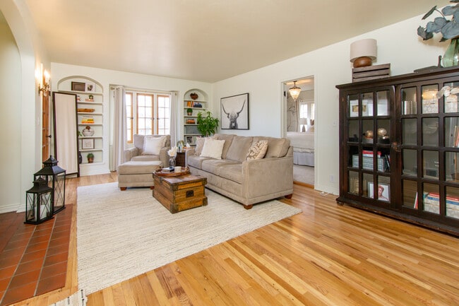 Building Photo - 901 St Cloud St